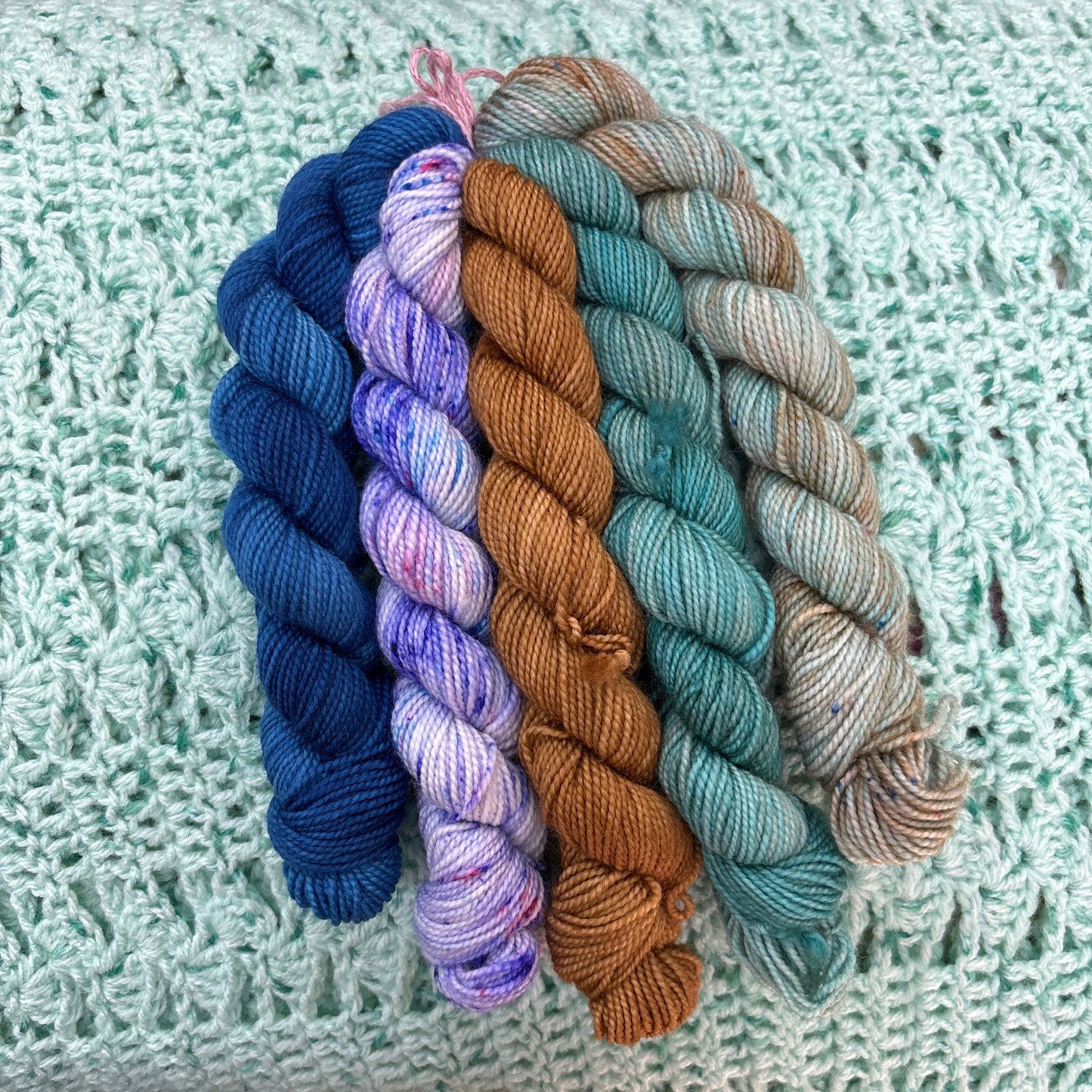 Bird’s Nest Stitchery Mini Bundles