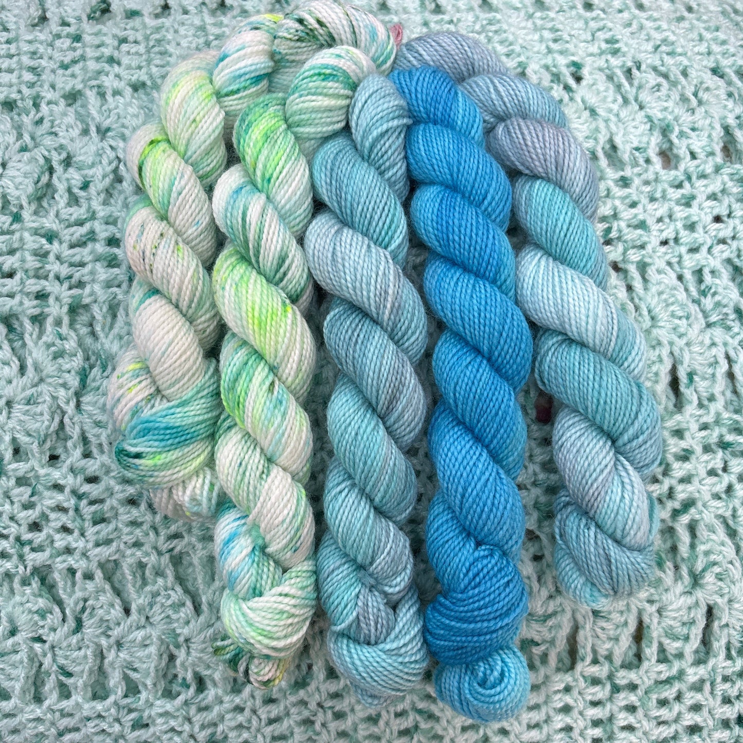 Bird’s Nest Stitchery Mini Bundles