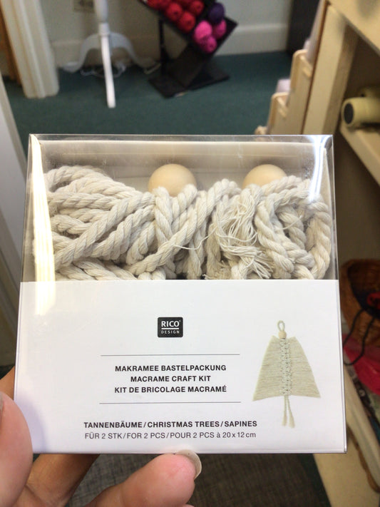 Macrame Christmas Ornament workshop