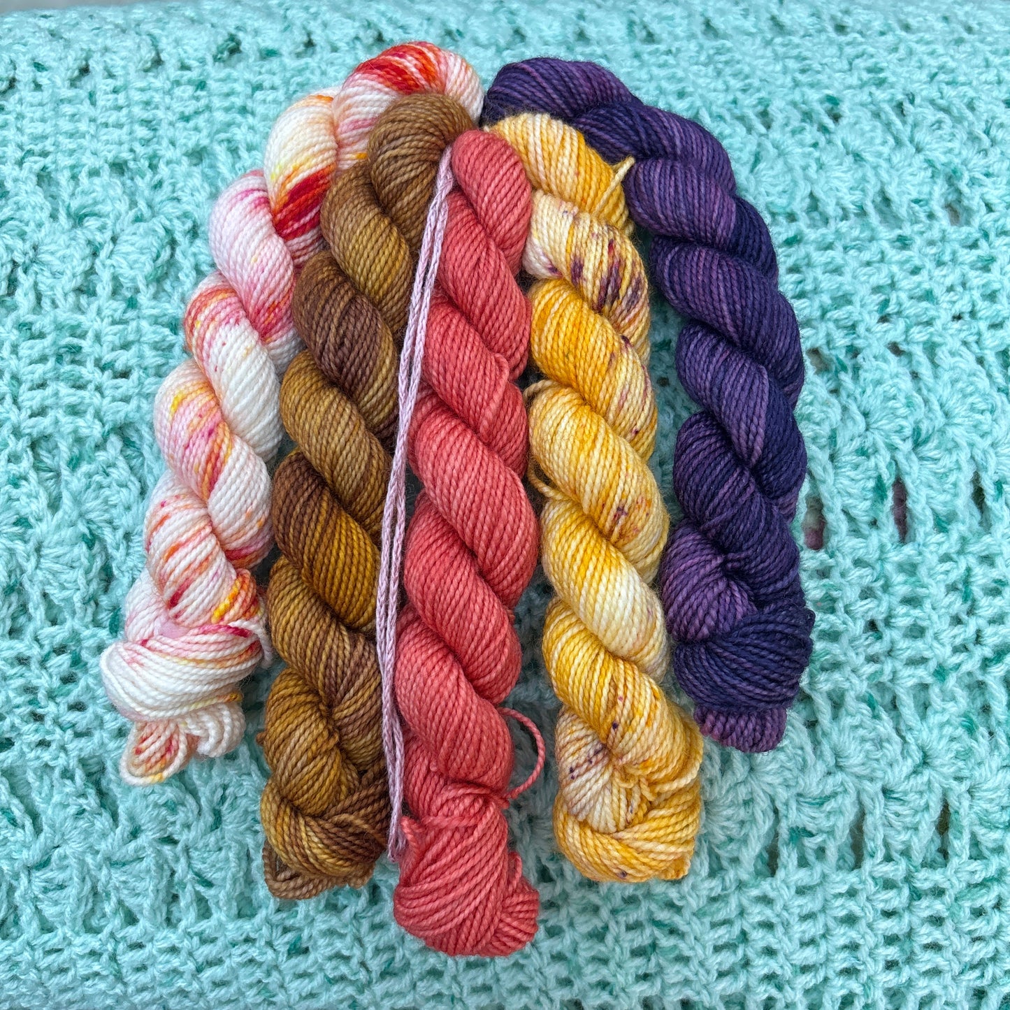 Bird’s Nest Stitchery Mini Bundles