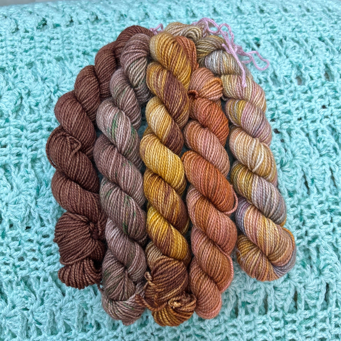 Bird’s Nest Stitchery Mini Bundles